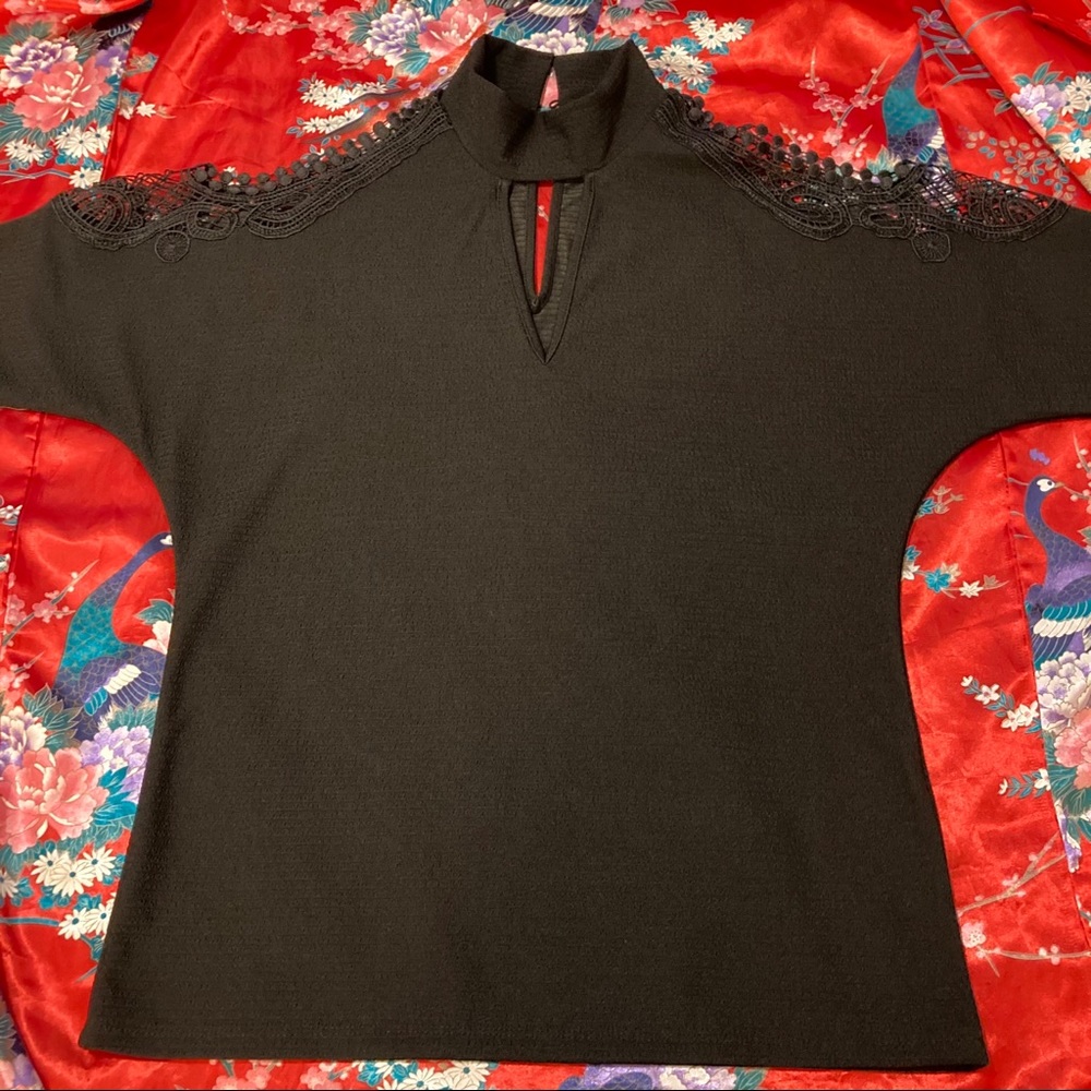 Flattering Cold Shoulder Top - Picture 3 of 10